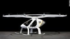 ドイツのスタートアップ「ｅ－ｖｏｌｏ」もいくつかの試作機を公開している。「２Ｘ」は２人乗りで自動操縦型だという
