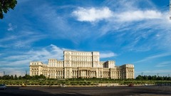 議事堂宮殿は「世界で最も重い建物」や「欧州最大級の建物」などの異名を持つ