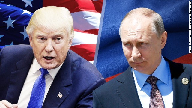 トランプ米大統領（左）がロシアに対する制裁強化を盛り込んだ法案に署名