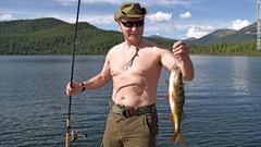 釣りを楽しむプーチン氏