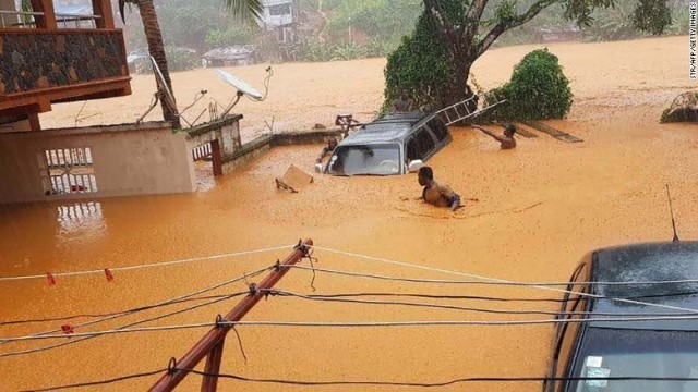 大雨による土砂崩れで死者数は増加する恐れがある