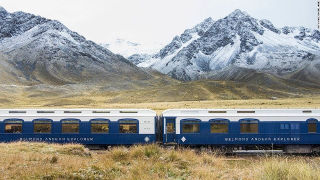 列車はララヤ渓谷など素晴らしい景色の中を進んでいく