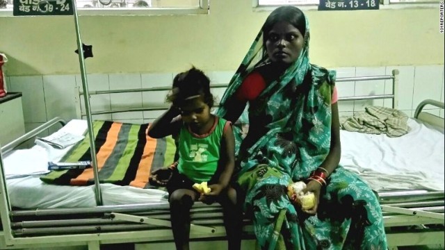 インドの公立病院で入院中の子どもが相次いで死亡し、家族に不安が広がっている