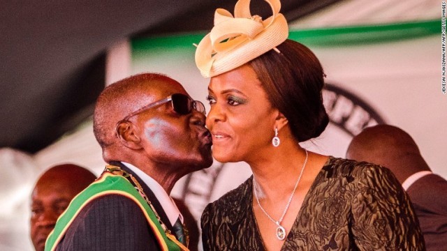 ジンバブエのムガベ大統領夫人に暴行の容疑がかかっている