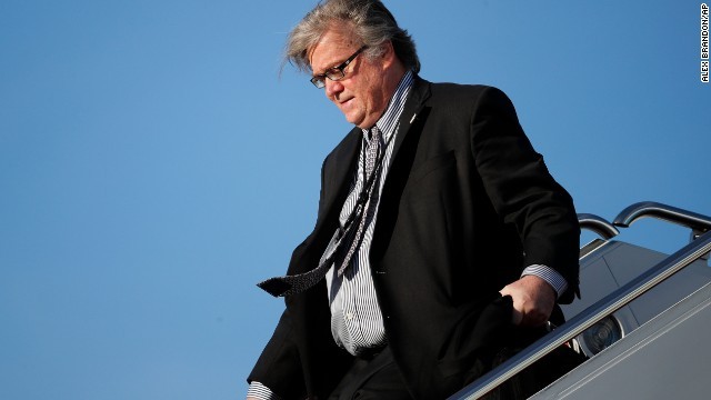 トランプ米大統領の最側近の１人とみられていたバノン主席戦略官が更迭された