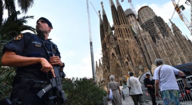 バルセロナ中心部でテロ事件を起こした実行犯の男を警察が射殺した