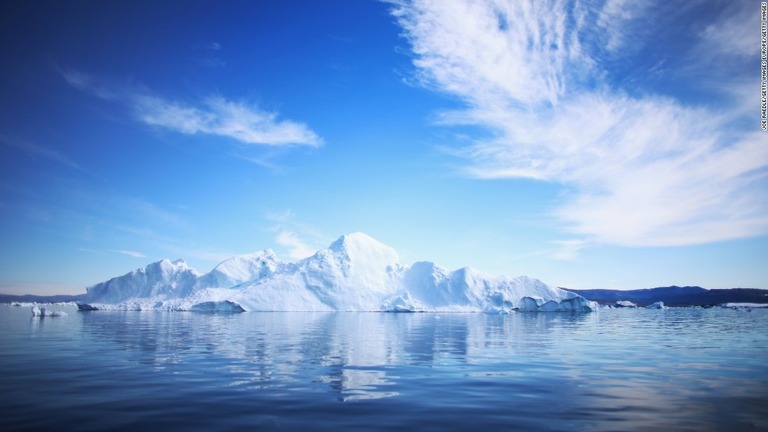 ロシアのタンカーが砕氷船なしで北極圏を航行した