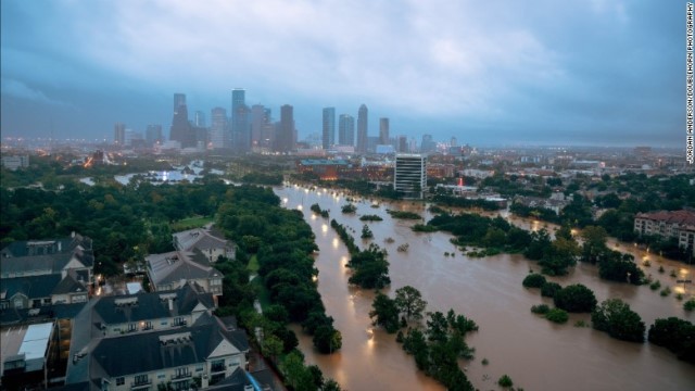 ハリケーン「ハービー」は熱帯低気圧に変化したが、テキサス州に前例のない大雨をもたらしている