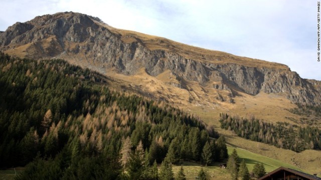 オーストリア側のアルプス山脈の眺め。滑落事故に遭った６人のうち５人が死亡した