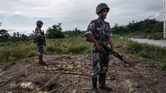 警備に立つミャンマーの国境警察