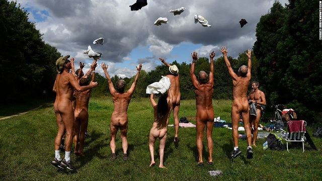 nudist パリ、公園の一部を「ヌーディスト」に開放 - CNN.co.jp