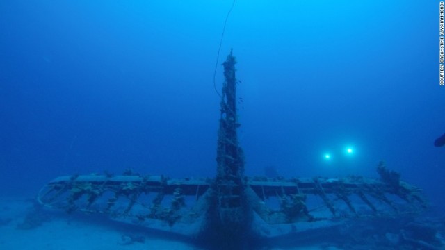 ９．この水平尾翼をはじめ、太平洋マーシャル諸島周辺の海域には航空機の残骸が数多くある