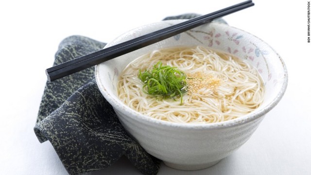 インスタントラーメン:ラーメン自体は中国発祥の食べ物だと考えられているが、日本で初めてインスタントラーメンが1958年に発売され、今や国民食というより1つの文化となっている
