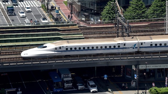 新幹線：新幹線は最高時速３００キロを超える日本の高速鉄道で、１９６４年に東京駅、新大阪駅間に開業した東海道新幹線が初の路線だ