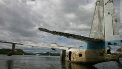 ７．フィリピンのコロン島を取り囲む海域には、昔の水上飛行機や沈没した日本の艦船などが数多く残る