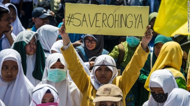 ロヒンギャの人々への支援を求めるデモ＝インドネシア・スラバヤ