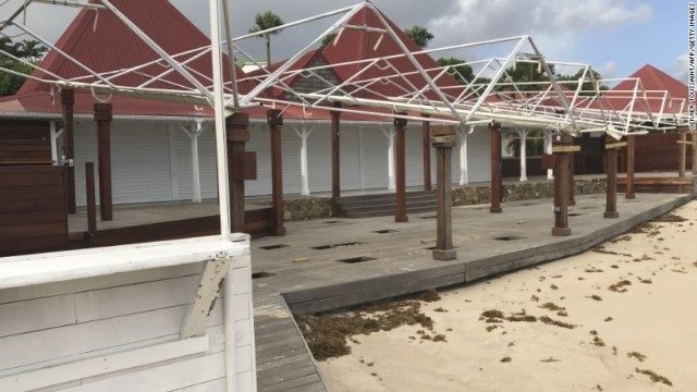 ハリケーン「イルマ」の接近を受け、人々が避難した後の家屋＝サン・バルテルミー島