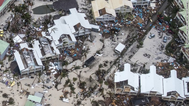 セント・マーチン島のオランダ領地域の被害状況を空撮