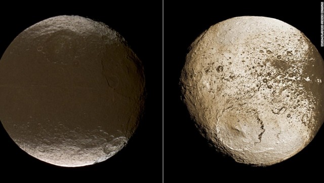 衛星イアペトゥスは一方に明るい表面、反対側に暗い表面を持つ。探査機カッシーニにより、土星の周囲を回るイアペトゥスの軌道上に暗く赤いちりがあり、進行方向側に積もっていることがわかった