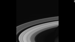 土星の輪。土星から１１０万キロの距離で撮影＝２０１７年９月１３日