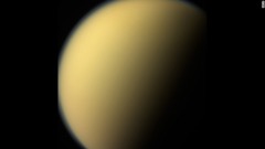 衛星タイタン。狭角カメラで最後に捉えた画像の一つ＝２０１７年９月１３日
