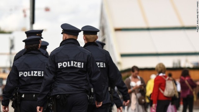 ドイツでテロ活動などに関与した疑いのある中東出身者３人が拘束された