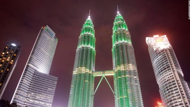 高さ世界一のツインタワーがあるマレーシアのクアラルンプール