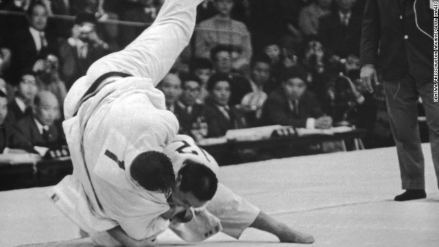 柔道が五輪に登場するのは１９６４年の東京五輪から。９２年のバルセロナ五輪では女子柔道が新たに加わった