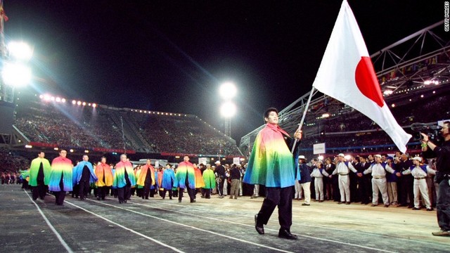 金メダルを獲得した2000年のシドニー五輪で、日本選手団の旗手を務めた井上康生さん