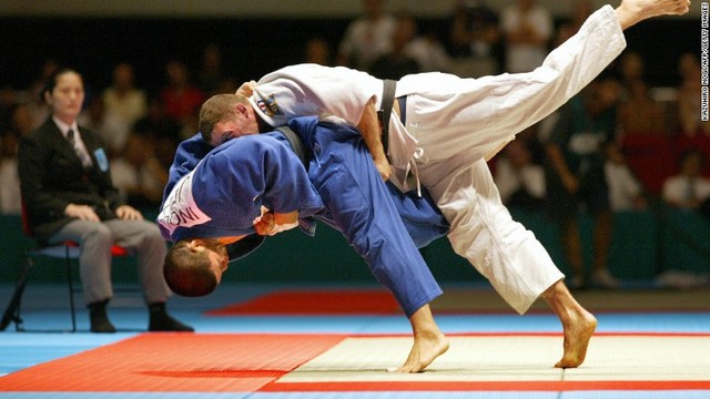 03年に大阪で行われた世界選手権の決勝。フランスのジスラン・ルメール選手を投げ、金メダルに輝く