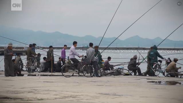 元山は、旅行客にも人気で、釣りや海産物で知られる