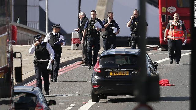 ６月には、ロンドン橋で車が歩行者に突っ込む事件が起きていた