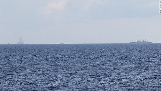 南シナ海の西沙（パラセル）諸島近くを米駆逐艦が航行