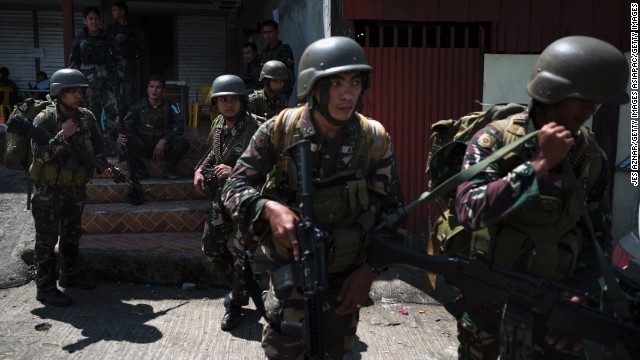 フィリピン南部のマラウィに展開する兵士
