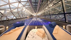 カタールのハマド国際空港に備えられた２５メートルのプール