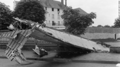 パリ航空ショーで墜落したツポレフ１４４型機の残骸＝１９７３年