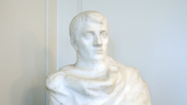 ニュージャージー州マディソンの市役所にあるナポレオンの胸像。ロダンの作品であることが判明した=Mallory Mortillaro
