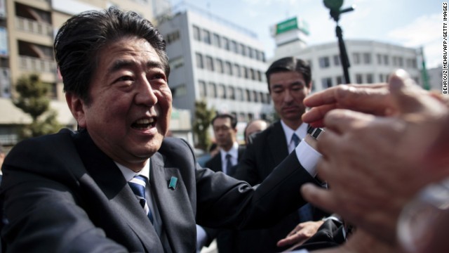 安倍晋三首相率いる自民党が衆院選で圧倒的な勝利を収めた