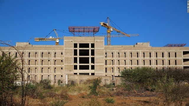 未完成のままのナミビア国防省の建物