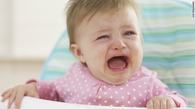 どの国でも赤ちゃんが泣き出して５秒で抱き上げるなどの行動が見られたという