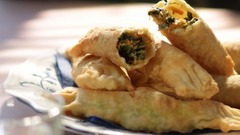 イカリア島で最も人気の高い伝統食の1つ、ピタラキア
