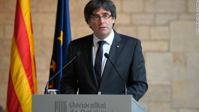 州議会選挙実施の見送りを発表するカタルーニャ州のプッチダモン州首相