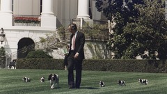 ジョージ・Ｈ・W・ブッシュ第４１代大統領と愛犬ミリーとその子犬たち