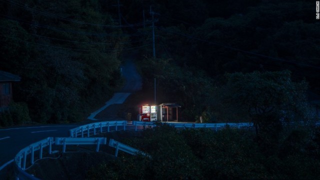 「これは車があまり通らない深夜の道路の光景だ」＝長崎県諫早市