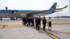 韓国代表団によって聖火が仁川国際空港に到着に到着