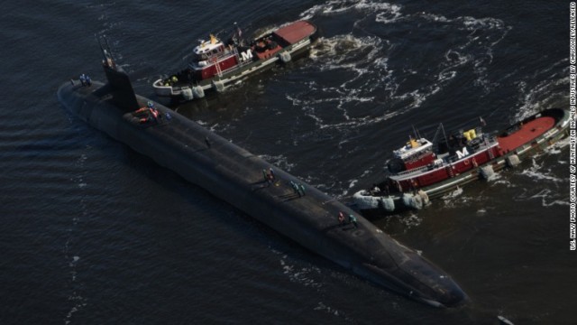 米海軍は弾道ミサイルを搭載した潜水艦１０隻以上を就役させている。写真はオハイオ級弾道ミサイル潜水艦「ウエストバージニア」が海軍の造船所から出航する様子＝２０１３年