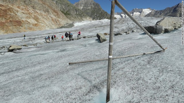 スイスのアレッチ氷河。毎年約１０～１３メートルの割合で沈みつつあるという