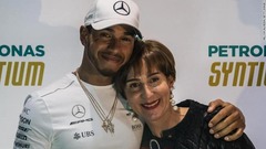 Ｆ１の現世界王者ルイス・ハミルトン（左）とビビアンさん