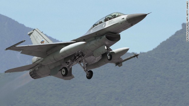 米軍のＦ１６戦闘機などによる空爆でアフガン南部のアヘン製造施設を攻撃