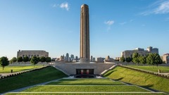 米ミズーリ州カンザスシティーにある国立第１次世界大戦博物館。高さ約６６メートルのリバティー記念塔からは同市の街並みが一望できる